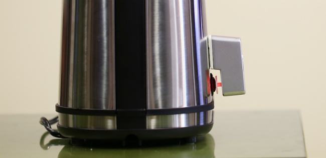 Push button on kettle
